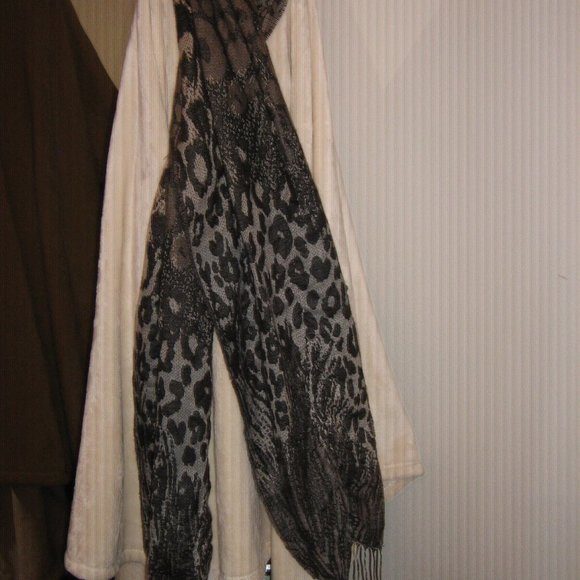 Ladies Scarves Set of 3 $5.00 AS AN ADD ON - Picture 6 of 6